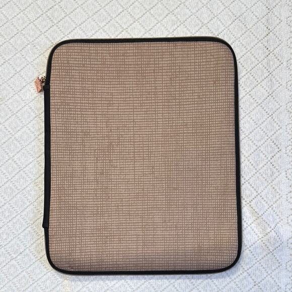 Erin Condren Tan and Black Laptop Case with Textured Fabric - Picture 1 of 9